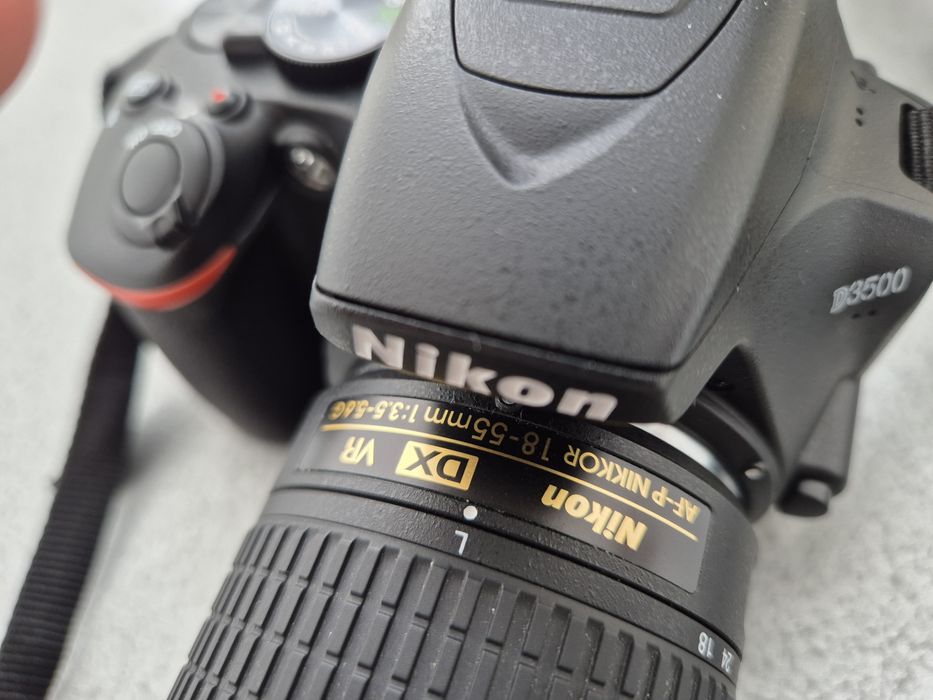 Продавам Nikon 3500