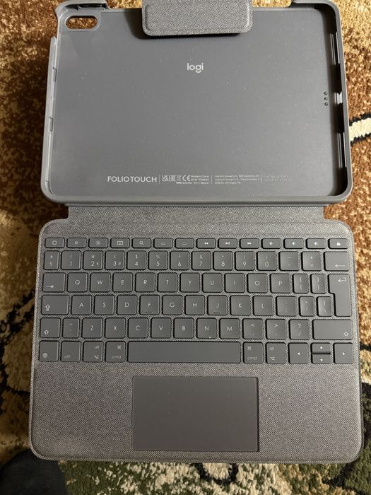 IPad Air 4 (2020) 256Gb  +Apple Pencil 2 +2 huse (Logitech Folio Touch