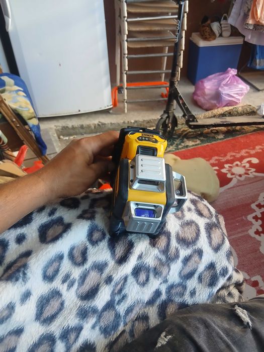 Vand laser dewalt folosit doar de 2 ori original