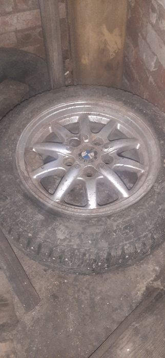 Продам 2 колеса с дисками