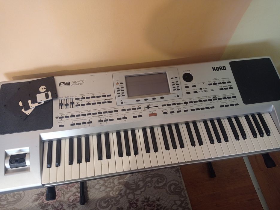 Синтезатор Korg Pa80 professional