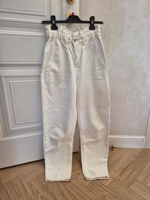 Джинсы женские современные