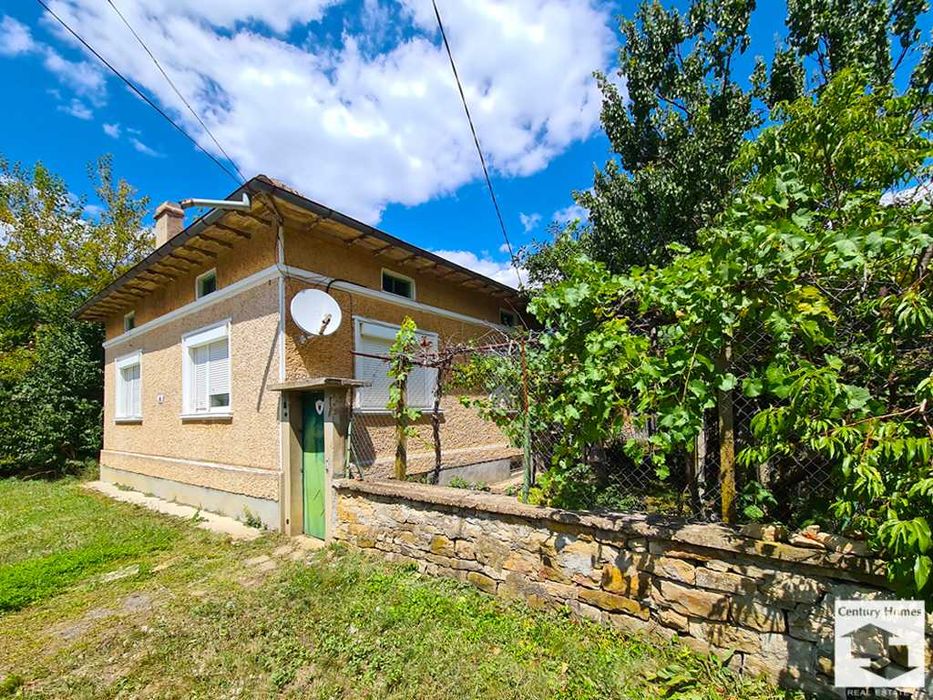 175094 Частично реновирана къща в с.Добромирка, 30 км. от В.Търново