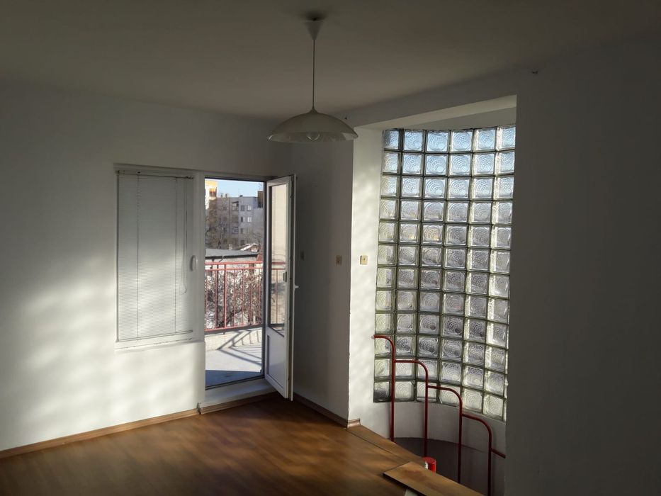 Дава се под наем Тристаен апартамент в Пловдив, Център - 75 кв.м за 346.8 € - Снимка #1