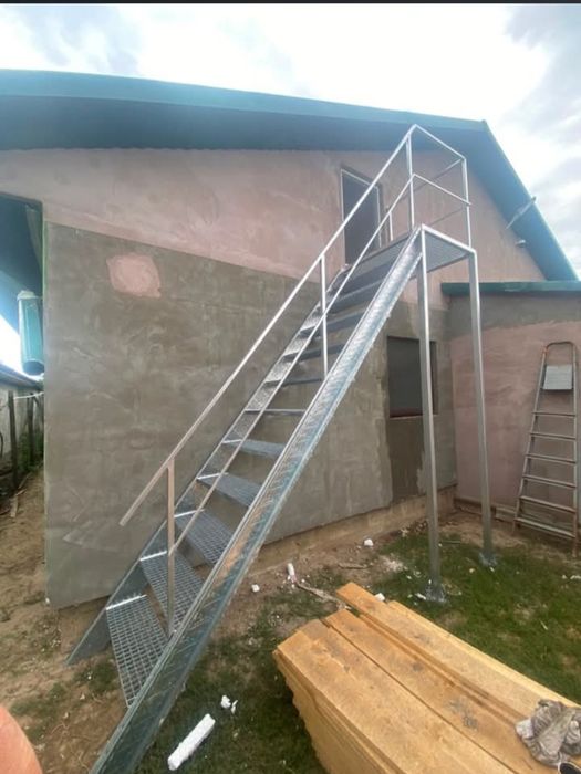 Scări metalice la comandă