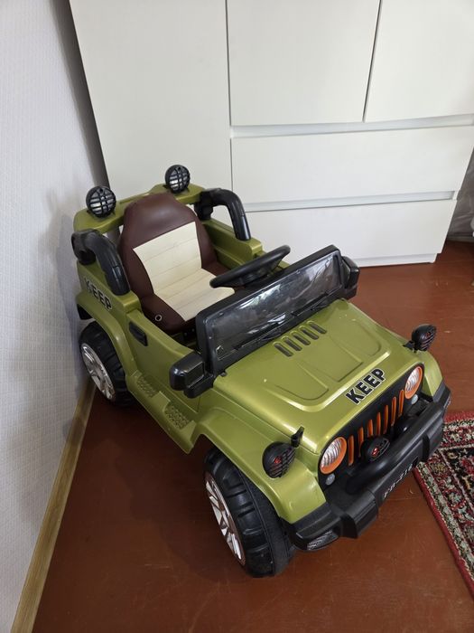 Продам машину детскую