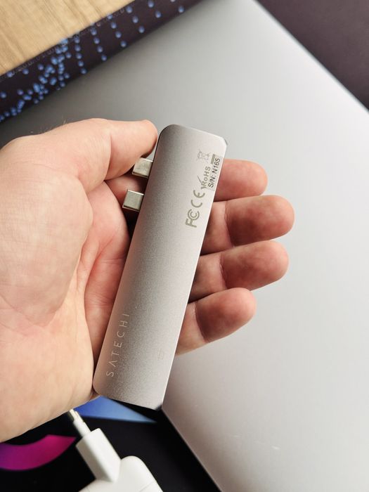 Vând MacBook Pro M1 (2021) – 16GB RAM, 1TB SSD, Touch Bar