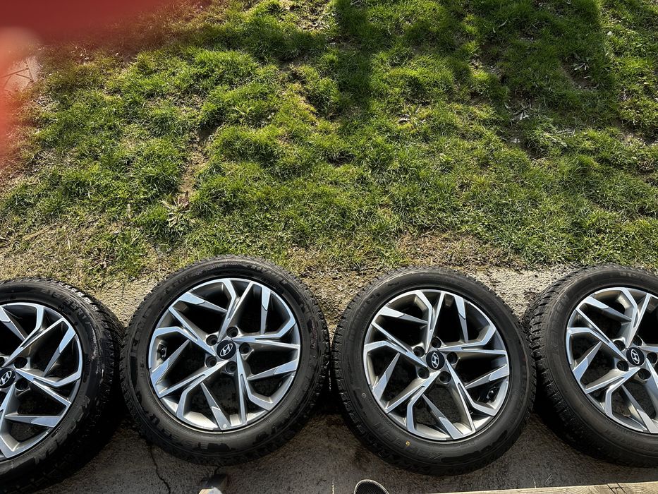 Продам зимние шины с дисками 215/55/17