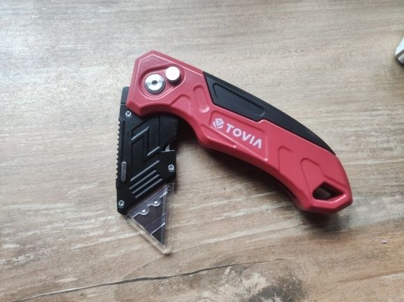 Сгъваем макетен нож Tovia HKA42