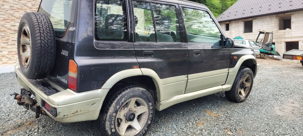 Vând Suzuki vitara motor de mazda anul 1998