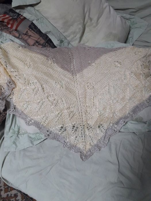 Продам шаль вязаная