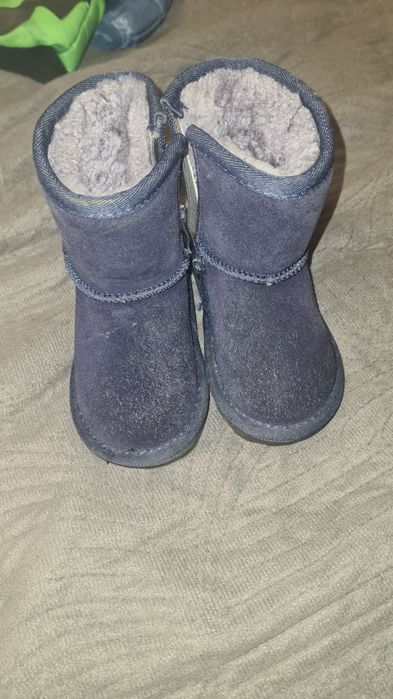 Продам детские ботинки зимние