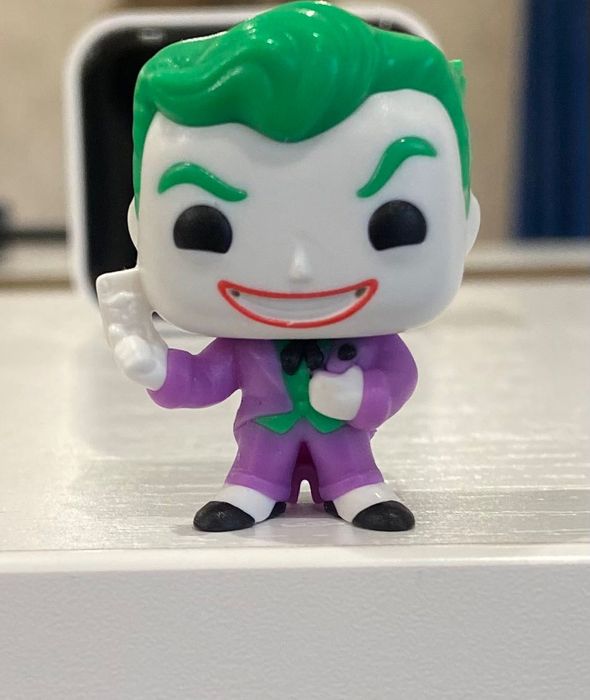 Фигурки из kinder joy dc