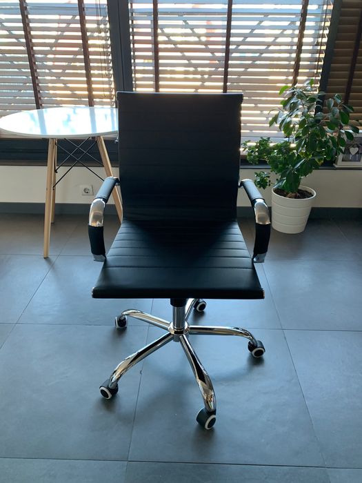 Офис Стол Tiffany - мостри - 24м гаранция