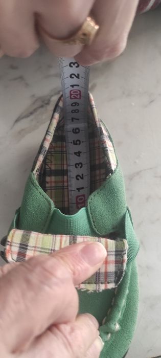 Продам детскую обувь.