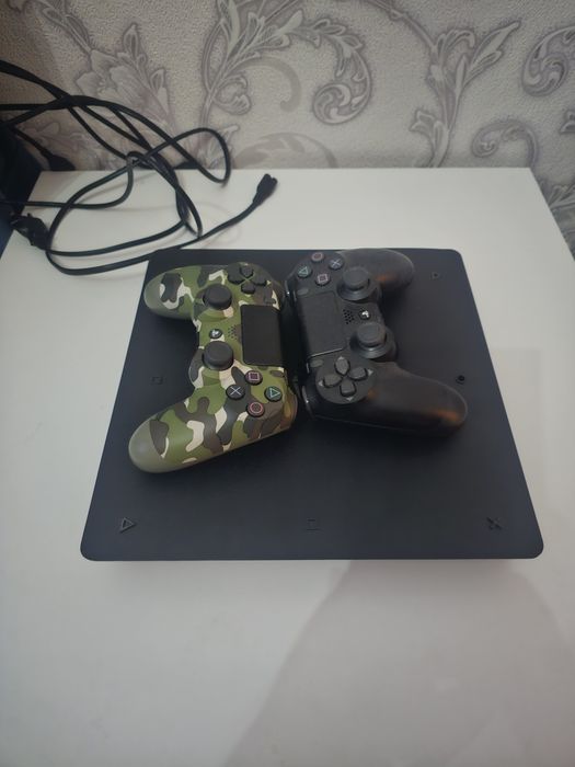 PlayStation 4 продам