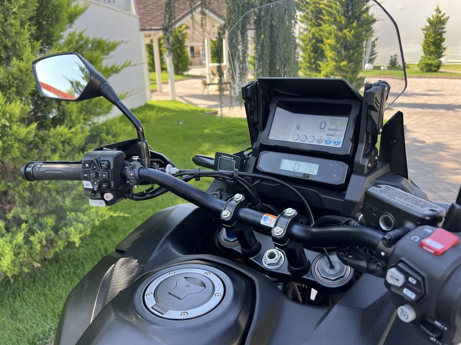 Honda Africa Twin Adventure Sports Automat DCT ES - Electronic Suspension; modelul de top