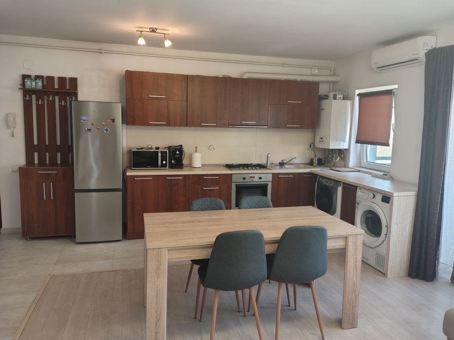 Închiriez apartament