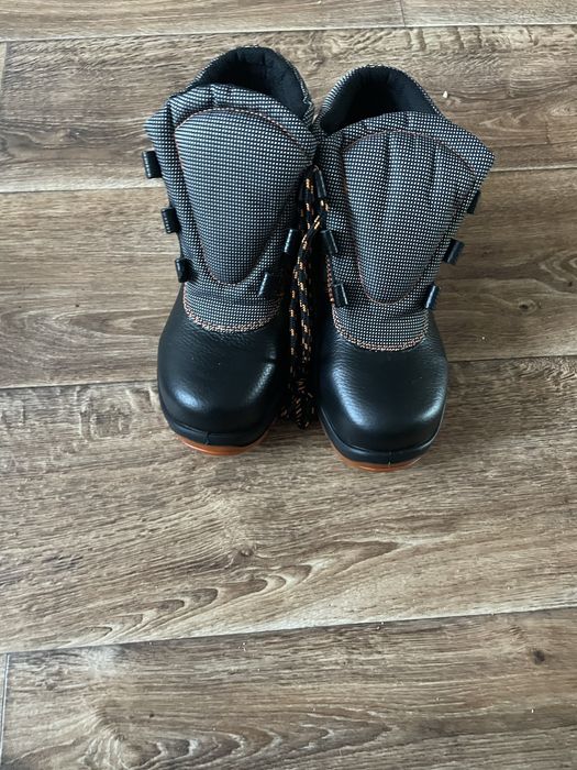 Продам рабочие ботинки 39 размер