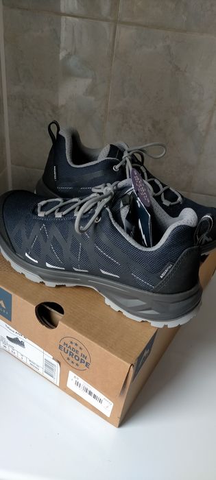 Продам  кроссовки.