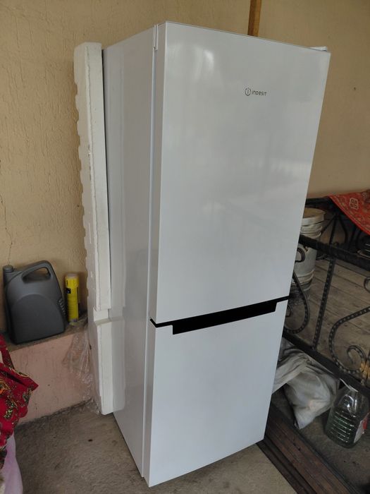 Холодильник INDESIT