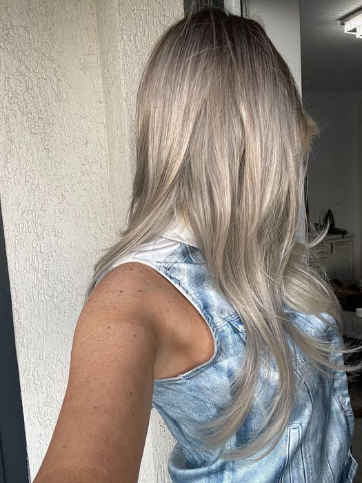 Peruca dreapta , blonda , gri blond , breton ajustabil