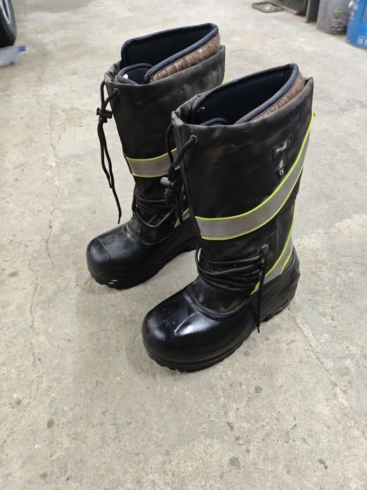 Продам зимние сапоги, утеплённые