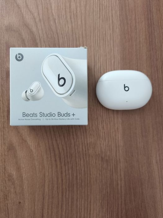 Безжични слушалки Beats Studio Buds (бежови)– Отлично състояние