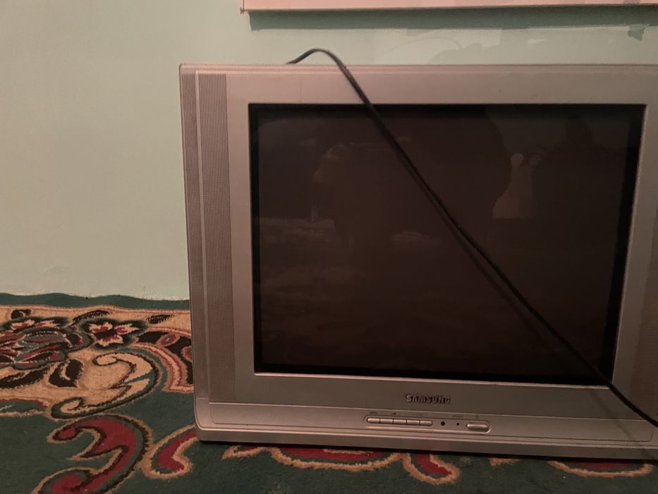Телевизор самсунг в хорошем сост