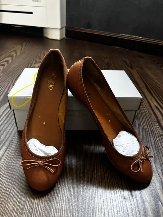 Продавам обувки - тип Пантофка - в черно и кафяво