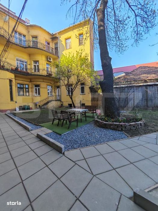 Cladire istorica, apartament 2 dormitoare, decomandat, zona Sinaia