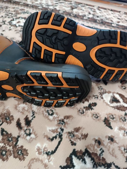 Продам летнюю спецобувь и робу