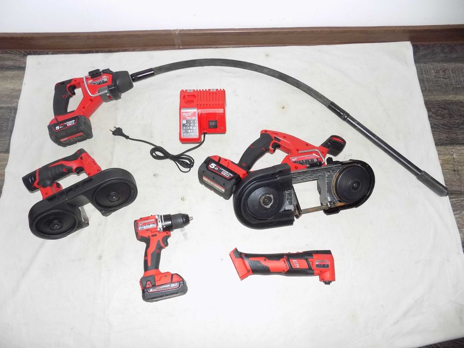 Fierastrau cu banda 12/18V Milwaukee