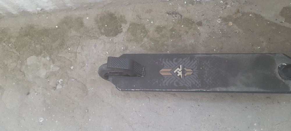 Продам  железный самокат