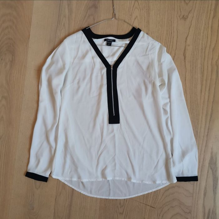 Бяла блуза с дълъг ръкав