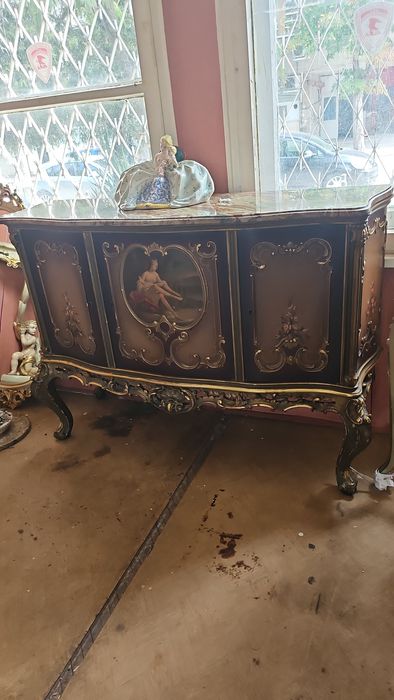 Седмичен Френски комод