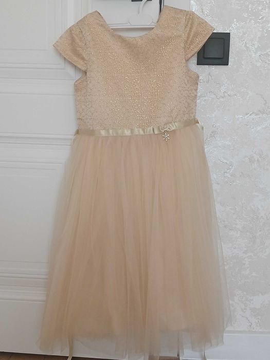 Нарядное платье на девочку 9-10 лет