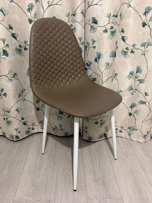 Продам 4 кухонных стула