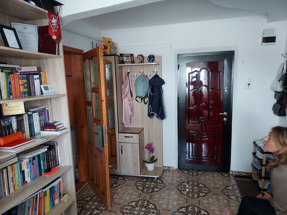 Vand apartament str mioritei nr 10