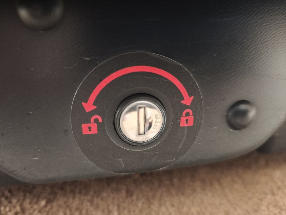 Продам автобокс и поперечины.