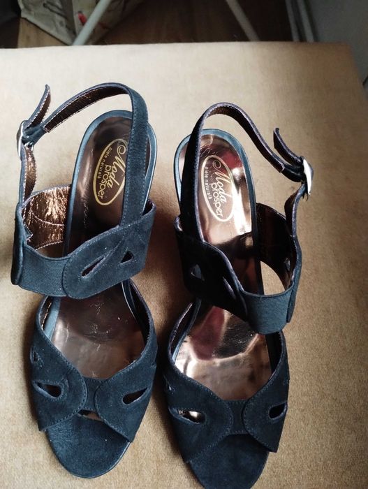 Vand sandale din piele intoarsa neagra