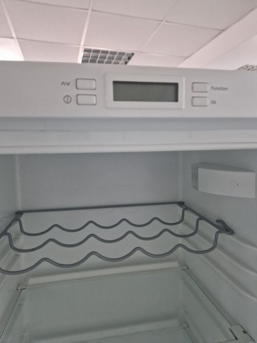 Хладилник с фризер Electrolux A+ 200 см