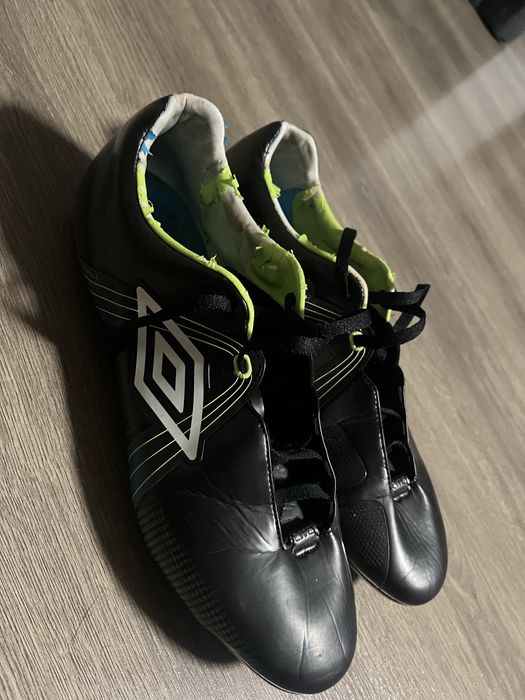 Бутонки на Umbro железни