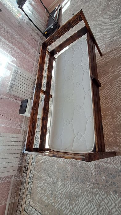 Кровать детская с матрасом