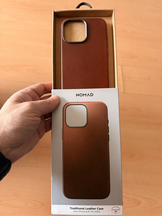 Carcasa piele Nomad iphone 16 PRO MAX