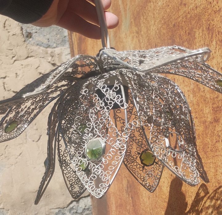 Две люстры б/у в хорошем состоянии.