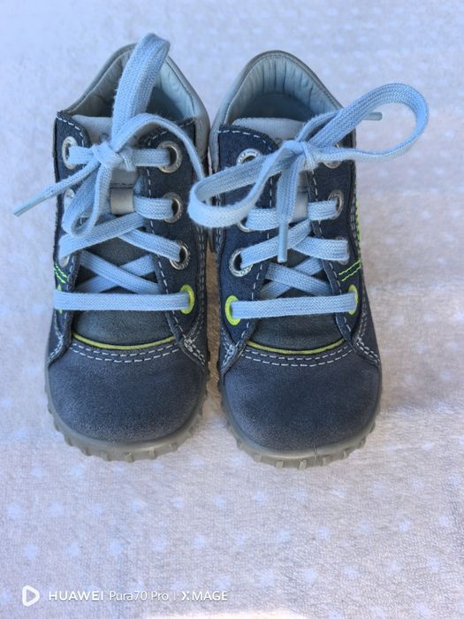 Страхотни детски обувки ecco унисекс номер 23 естествен велур и кожа.