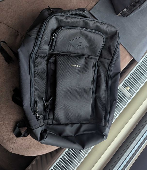 Продавам раница QUECHUA 32л