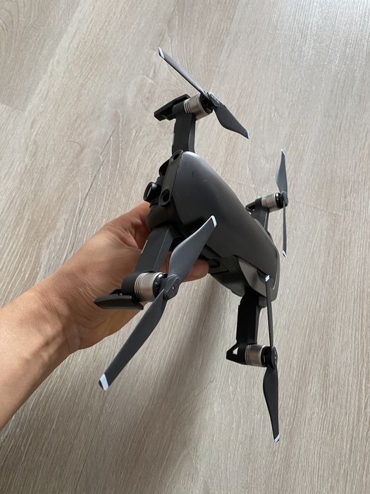 Продам дрон DJI MAVIC AIR