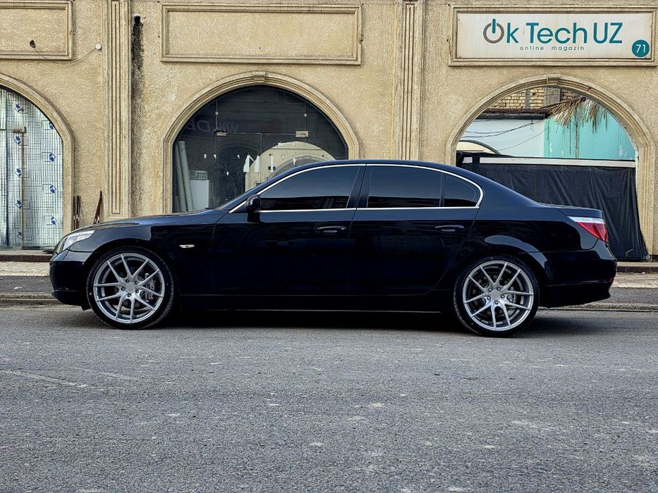 Bmw e60 525i Машина полностью облужиная  краска 100% чистая